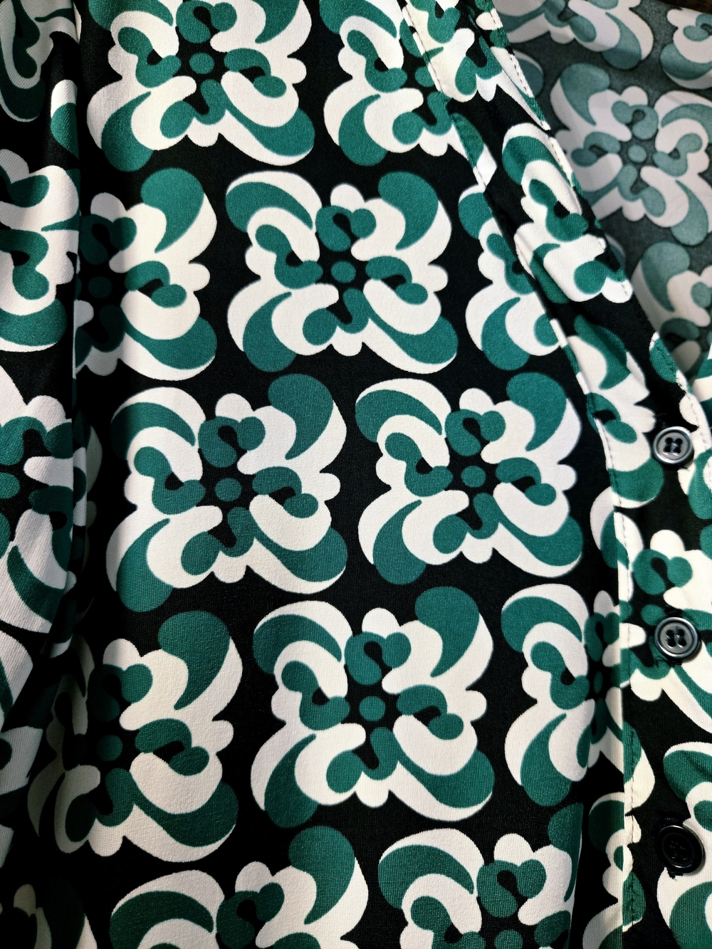 Philosophy Green & White Retro Geometric Button-Down Shirt - Picture 3 of 6